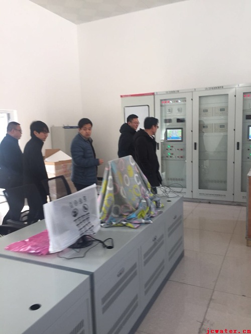 市水務公司領導春節(jié)前對各供水站安全檢查